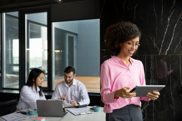 Como Empresas Estão Melhorando a Qualidade de Vida no Trabalho para Aumentar a Produtividade e o Bem-Estar